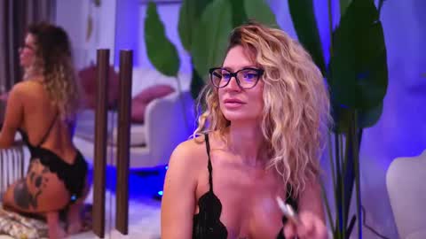 Snapshot of avamaddisson chatting on October 17, 2025, 4:04 am Ava online show from October 17, 2025, 4:04 am