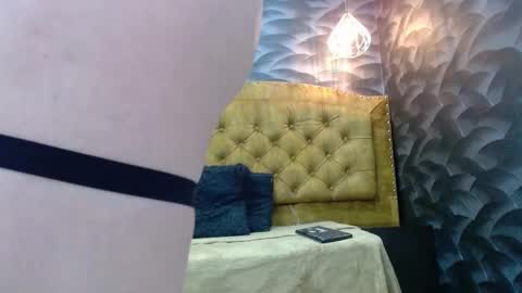 avanahomi online show from September 17, 2025, 2:57 am