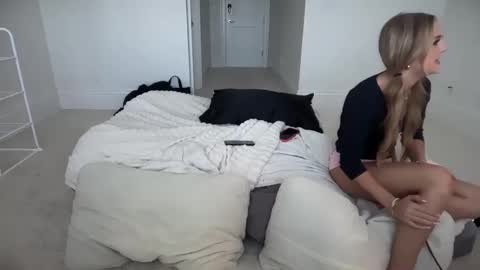 avaowenss online show from September 28, 2025, 9:31 pm