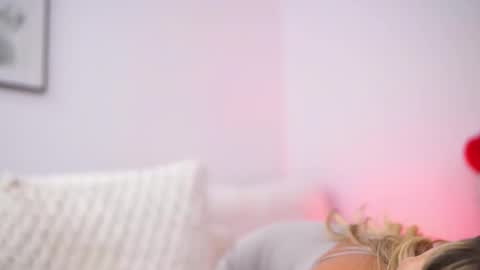 Carina online show from September 25, 2025, 9:40 pm