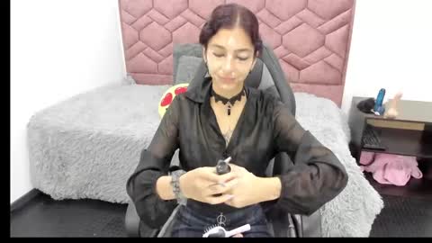 aveline_lux_ online show from September 12, 2025, 10:37 am