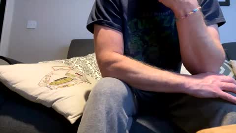 averagebar online show from November 7, 2025, 9:04 pm