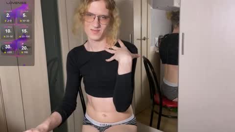 Snapshot of avery_adam chatting on February 9, 2026, 7:29 pm Alex online show from February 9, 2026, 7:29 pm