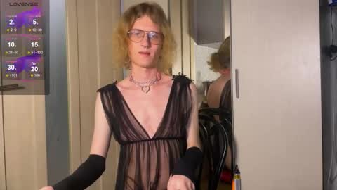 Snapshot of avery_adam chatting on February 18, 2026, 10:17 pm Alex online show from February 18, 2026, 10:17 pm