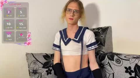 Snapshot of avery_adam chatting on July 20, 2026, 6:32 pm Alex online show from July 20, 2026, 6:32 pm