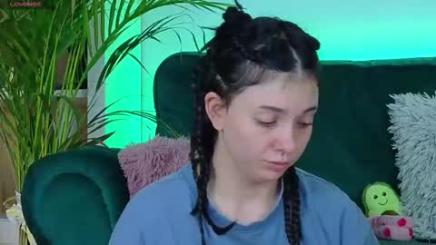 AveryWillow online show from October 21, 2025, 2:56 am