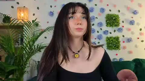 Snapshot of averywillow chatting on June 22, 2026, 2:35 am AveryWillow online show from June 22, 2026, 2:35 am