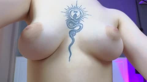 Snapshot of avgustina_love chatting on February 26, 2025, 8:15 am avgustina_love online show from February 26, 2025, 8:15 am