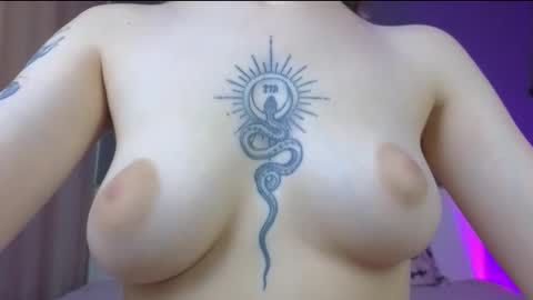 Snapshot of avgustina_love chatting on October 29, 2025, 8:49 am avgustina_love online show from October 29, 2025, 8:49 am