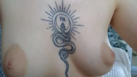 avgustina_love online show from April 8, 2026, 10:37 am