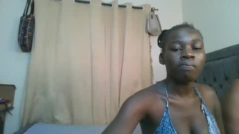 Snapshot of avian_babe1 chatting on June 20, 2026, 11:29 pm avian_babe1 online show from June 20, 2026, 11:29 pm