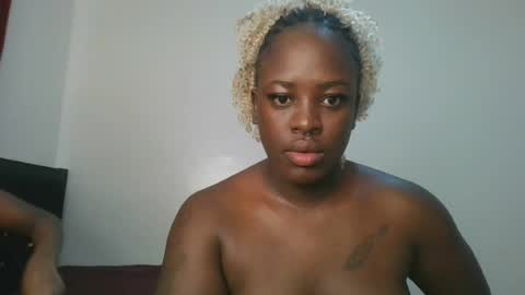 Snapshot of avian_babe1 chatting on July 25, 2026, 10:02 am avian_babe1 online show from July 25, 2026, 10:02 am