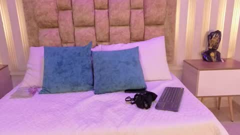 AVIS  online show from December 18, 2025, 8:26 pm