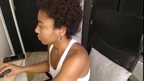 Snapshot of avis_lara chatting on April 27, 2026, 7:12 pm AVIS online show from April 27, 2026, 7:12 pm