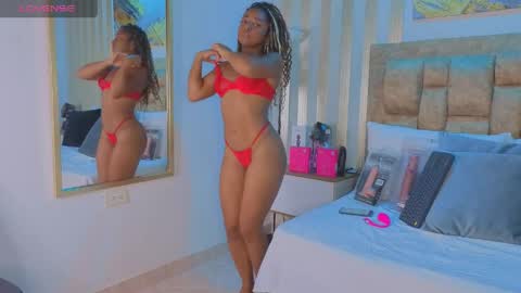 Snapshot of avis_lara chatting on May 25, 2026, 7:20 pm AVIS online show from May 25, 2026, 7:20 pm