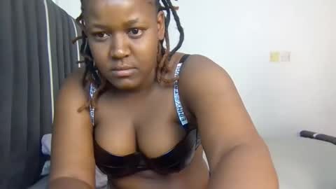 Snapshot of avril_lily chatting on February 16, 2026, 7:15 am Avril online show from February 16, 2026, 7:15 am