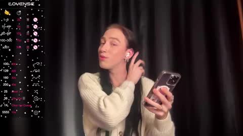 avril_pearly_ online show from December 1, 2024, 10:21 pm