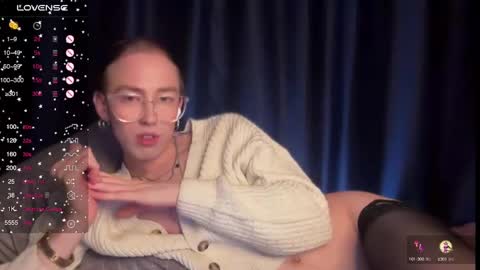avril_pearly_ online show from December 11, 2024, 10:06 pm