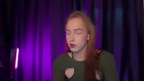 avril_pearly_ online show from February 10, 2026, 11:36 am