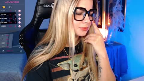 Snapshot of avrill_morgan chatting on December 9, 2024, 8:01 pm Avrill Morgan online show from December 9, 2024, 8:01 pm
