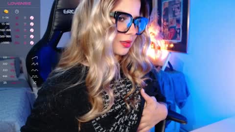 Snapshot of avrill_morgan chatting on January 9, 2025, 8:33 pm Avrill Morgan online show from January 9, 2025, 8:33 pm