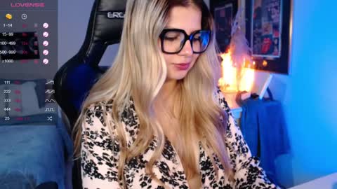 Snapshot of avrill_morgan chatting on February 6, 2025, 12:22 am Avrill Morgan online show from February 6, 2025, 12:22 am