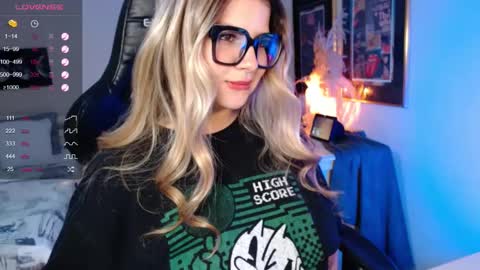 Snapshot of avrill_morgan chatting on February 17, 2025, 8:15 pm Avrill Morgan online show from February 17, 2025, 8:15 pm