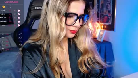 Snapshot of avrill_morgan chatting on February 27, 2025, 5:45 am Avrill Morgan online show from February 27, 2025, 5:45 am