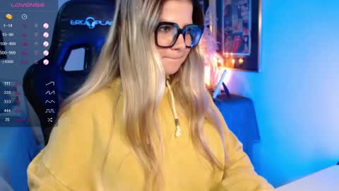 Snapshot of avrill_morgan chatting on March 5, 2025, 11:05 pm Avrill Morgan online show from March 5, 2025, 11:05 pm