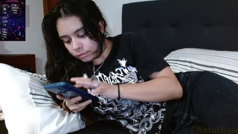 Snapshot of avrilthompson_ chatting on December 5, 2024, 12:30 am Avril Thompson online show from December 5, 2024, 12:30 am