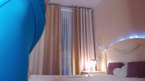 Avrora Inst online show from February 18, 2026, 10:28 pm