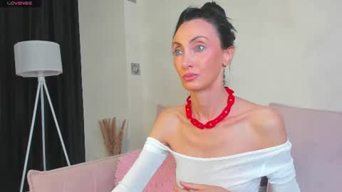 Snapshot of avrora_mars chatting on June 22, 2026, 9:17 am Avrora online show from June 22, 2026, 9:17 am