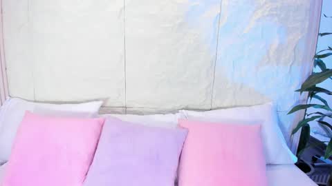 Snapshot of avymilton chatting on November 18, 2025, 11:36 am Avy online show from November 18, 2025, 11:36 am