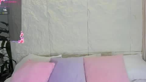 Snapshot of avymilton chatting on November 22, 2025, 11:31 am Avy online show from November 22, 2025, 11:31 am