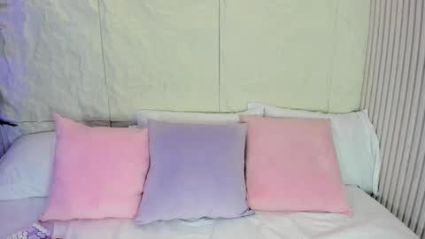 Snapshot of avymilton chatting on November 25, 2025, 11:32 am Avy online show from November 25, 2025, 11:32 am