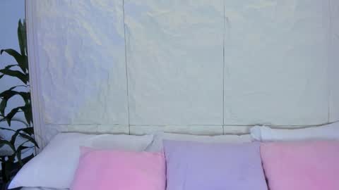 Snapshot of avymilton chatting on December 1, 2025, 11:37 am Avy online show from December 1, 2025, 11:37 am