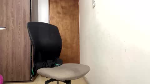 AndrewXxl independent online show from December 2, 2025, 3:40 pm