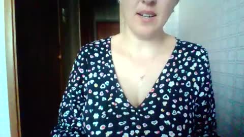 awesomeladyy online show from April 14, 2026, 8:09 am