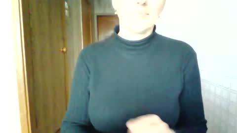 awesomeladyy online show from April 18, 2026, 9:24 am