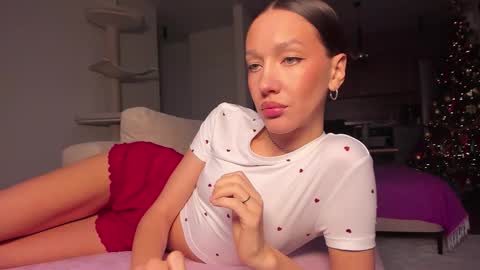 Awgustina online show from December 19, 2025, 8:43 am