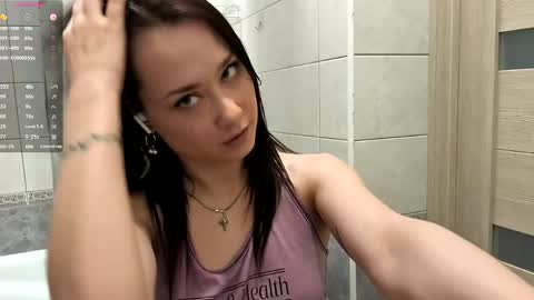 Snapshot of awneedcheer chatting on May 31, 2026, 8:43 am Bella online show from May 31, 2026, 8:43 am