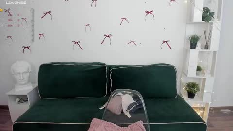 Emily online show from February 9, 2025, 8:44 am