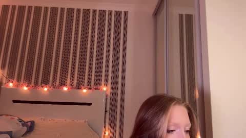 Aurora online show from November 17, 2025, 3:51 pm