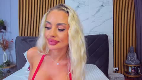 Snapshot of awww_ella chatting on December 16, 2024, 9:14 am Ella online show from December 16, 2024, 9:14 am