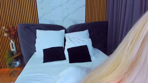 Snapshot of awww_ella chatting on February 10, 2025, 5:03 am Ella online show from February 10, 2025, 5:03 am