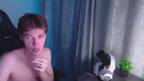 Snapshot of axel_0ne chatting on June 4, 2026, 8:59 pm axel_0ne online show from June 4, 2026, 8:59 pm
