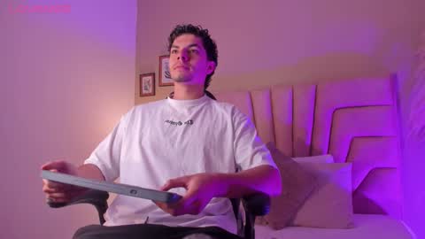 Snapshot of axel_creed chatting on March 2, 2026, 11:50 am Yooung King online show from March 2, 2026, 11:50 am