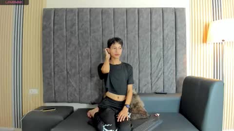 axel_grays online show from September 14, 2025, 12:48 pm