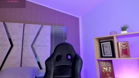 Snapshot of axel_grey_ chatting on April 17, 2026, 1:03 pm axel_grey_ online show from April 17, 2026, 1:03 pm