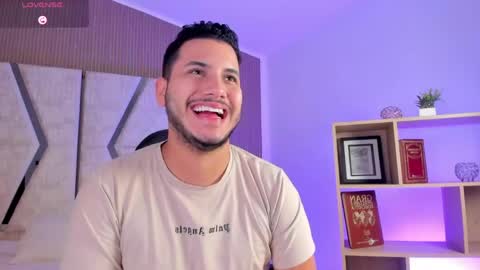 Snapshot of axel_grey_ chatting on April 18, 2026, 7:07 pm axel_grey_ online show from April 18, 2026, 7:07 pm